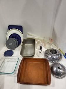 lot 1250 image: Variety of Tubberware lids. loaf pan,6.5x6.5 Pyrex dish, casserole dish 8x8, measuring cups, rubber bag, vegetable steamers
