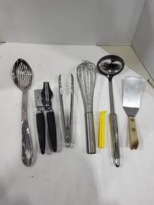 lot 1251 image: Variety of cooking utensils