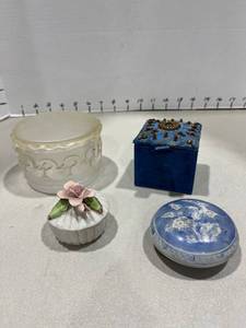 lot 1503 image: Trinket boxes