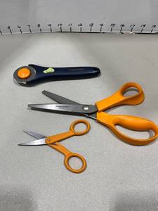 lot 1507 image: Fiskars cutters