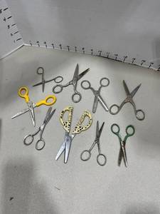 lot 1509 image: School scissors
