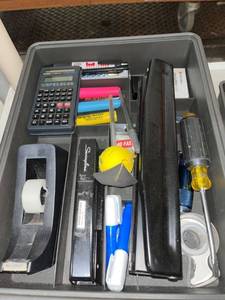 lot 1513 image: Office supplies