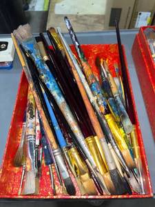 lot 1516 image: Paint brushes