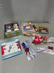 lot 1520 image: Assorted party candles and toppers