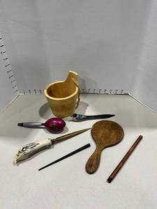 lot 1525 image: Eagle head letter opener and more