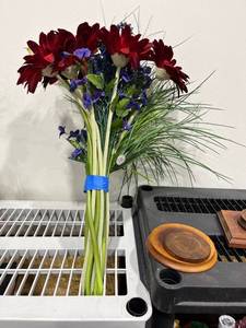 lot 1550 image: Artificial flowers