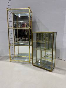 lot 1562 image: Mirror backed glass display shelves larger one is 17 in tall
