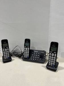lot 1567 image: Panasonic cordless home phone set of 3 phones with charging stations
