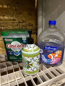 lot 1578 image: Cascade complete pods and Softsoap