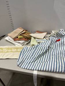 lot 1582 image: Apron and kitchen towels