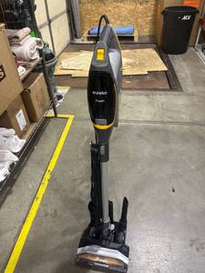 lot 1587 image: Eureka Flash vacuum