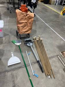 lot 1589 image: Libman broom and more