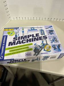 lot 1711 image: Thames and Kosmos simple machines