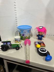 lot 1714 image: Childrens toys
