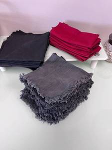 lot 2012 image: Cloth napkins