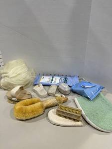 lot 1277 image: Shower scrubbers