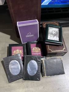 lot 1280 image: Photo albums