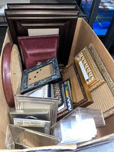 lot 1282 image: Picture frames