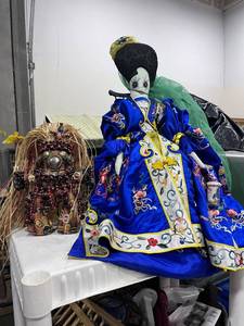 lot 1283 image: Dolls