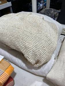 lot 1400 image: Full size mattress pad and full size knitted bed skirt