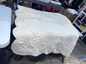 lot 1402 image: Soft Surroundings quilted full size blanket