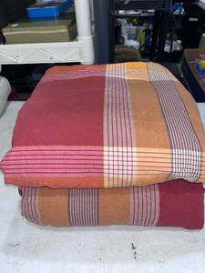 lot 1403 image: Full size flat and fitted sheets orange plaid