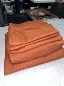 lot 1404 image: Full size flat and fitted sheets and 3 pillow cases orange