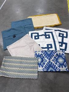 lot 1414 image: Accent pillow cases