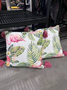 lot 1415 image: Flamingo accent pillows