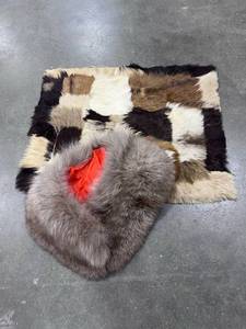 lot 1433 image: Fur collar and placemat