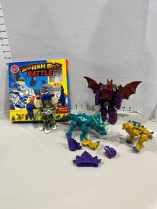 lot 1738 image: Transformer like toys