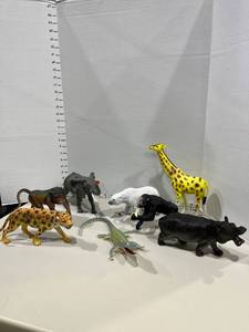 lot 1739 image: Zoo animal toys