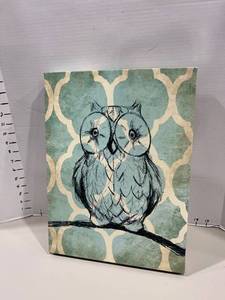 lot 1770 image: Owl wall decor 16 x 12 x 1.5 in