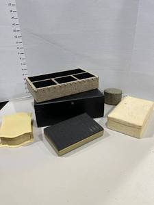lot 1779 image: Jewelry boxes