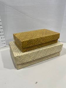 lot 1781 image: Storage baskets with lids (2)