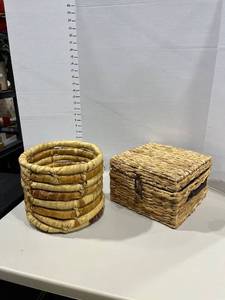 lot 1782 image: Storage baskets (2)