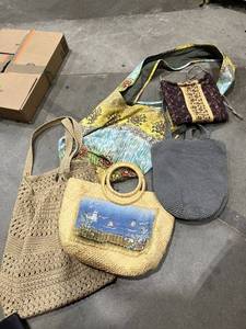 lot 1800 image: Handbags