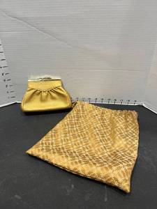 lot 1802 image: Bosca clutch