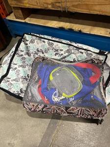 lot 1804 image: Storage bag and small hygiene bags