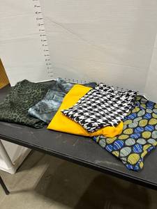 lot 1809 image: Michael Kors and other womens leggings (5) sizes 1X and 2X