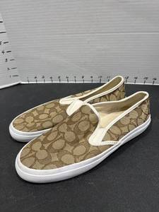 lot 1814 image: Coach womens size 9B shoes
