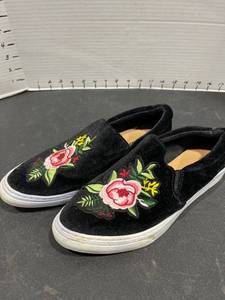 lot 1815 image: Soda womens size 9 shoes