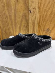 lot 1820 image: UGG womens slide in shoes size 10