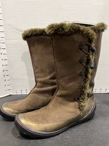 lot 1824 image: Privo womens size 9M boots
