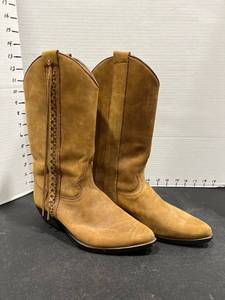 lot 1825 image: Guess by George Marciano womens size 8.5 leather boots