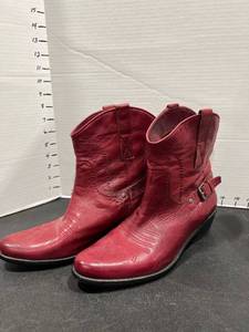 lot 1829 image: Franco Sarto womens size 9 leather boots