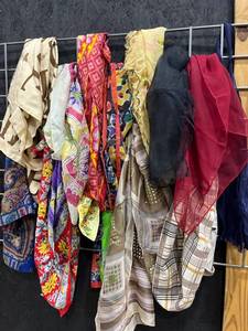 lot 1837 image: Womens scarves