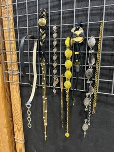 lot 1840 image: Womens belts (9)