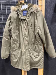lot 1846 image: American Eagle Outfitters XXL coat