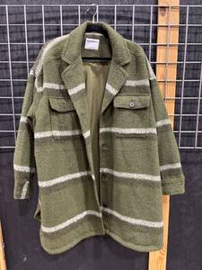 lot 1853 image: Old Navy size 2XL coat